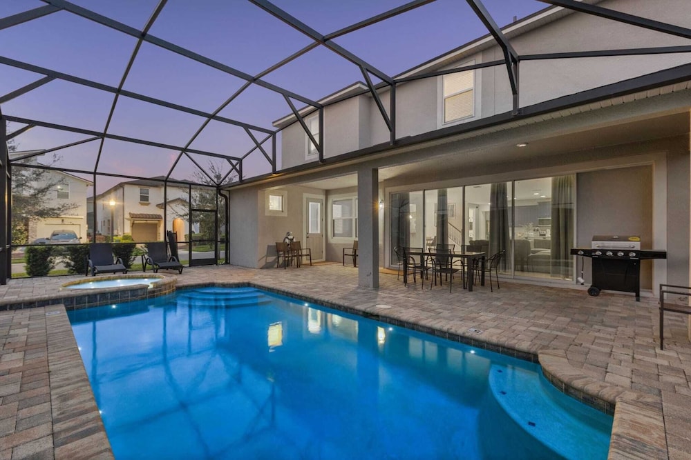 Minutes to Disney Parks + Universal Sleeps 21 w/ Pool, Hot Tub, Game Room