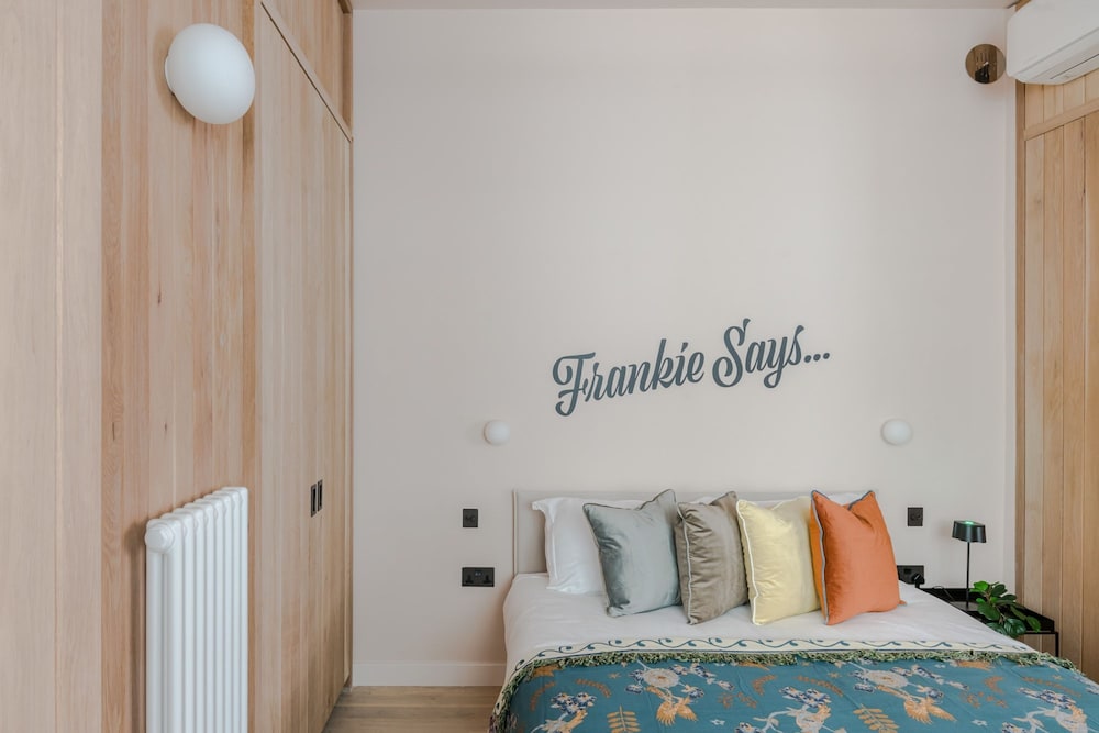 Casa Camisa - Soho - by Frankie Says