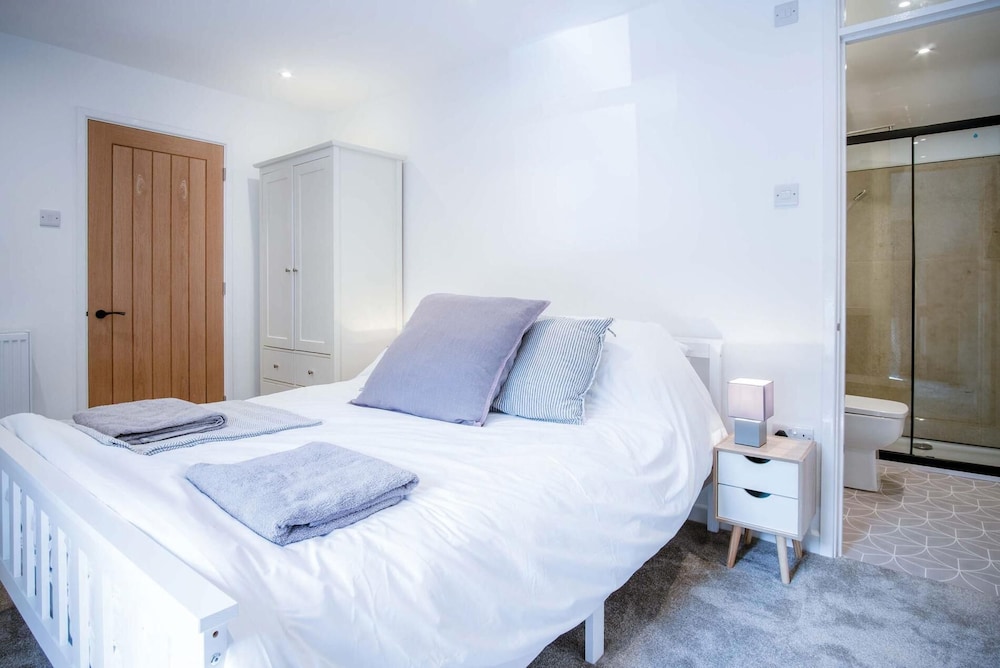 The Cottage - 2 Bedroom Cottage - Tenby