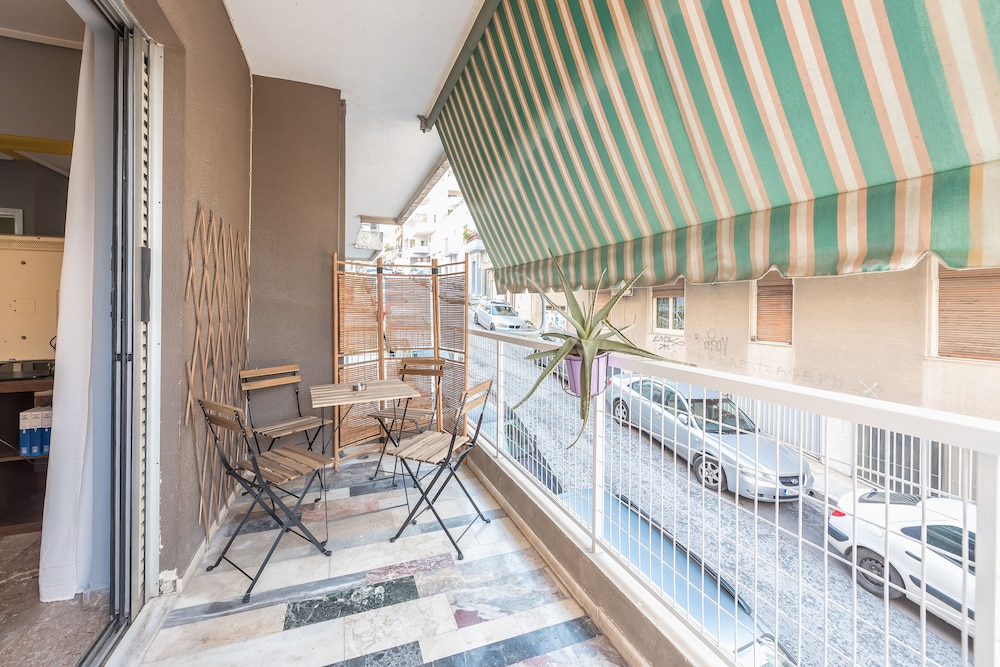 Stylish Apartment with Balcony by Cloudkeys
