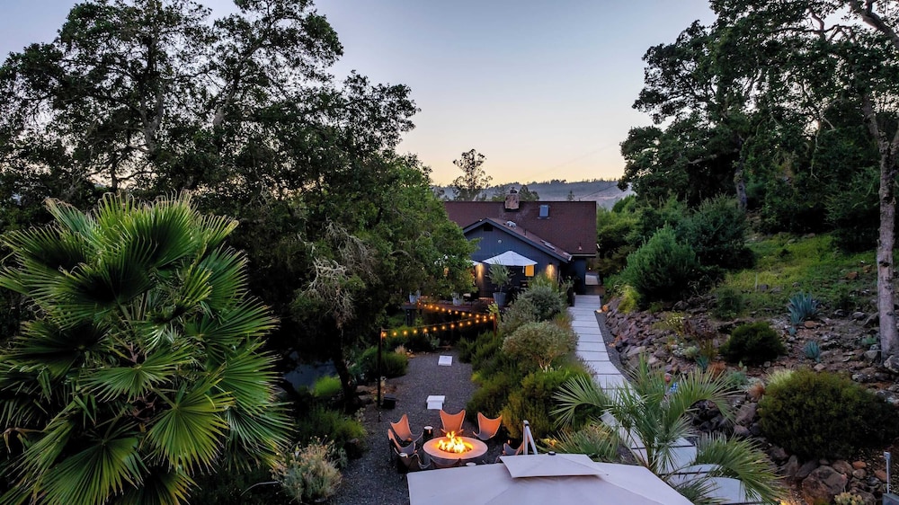 Kenwood Vista by Avantstay 7acres w/ Pool, Fire Pit, Vineyard Views