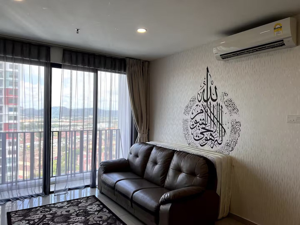 ICity Luxury Condo by Smarthome
