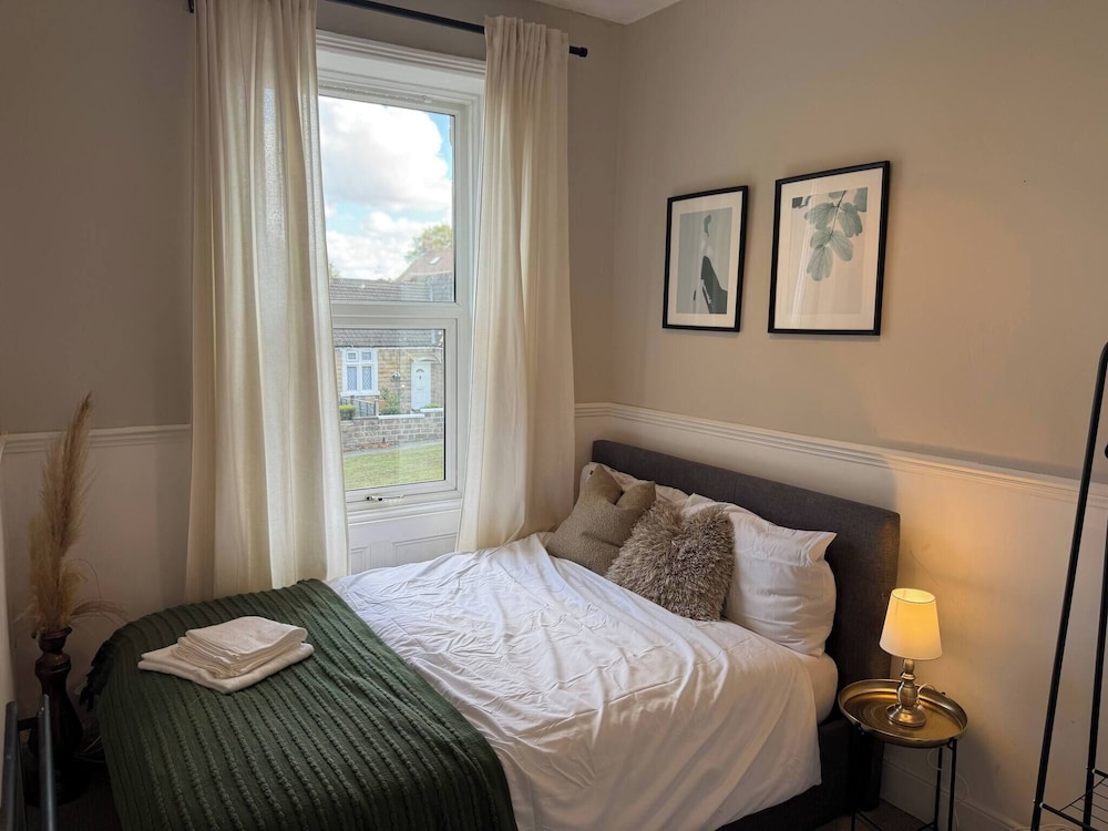 Bright 4-bedroom Maisonette in Gateshead
