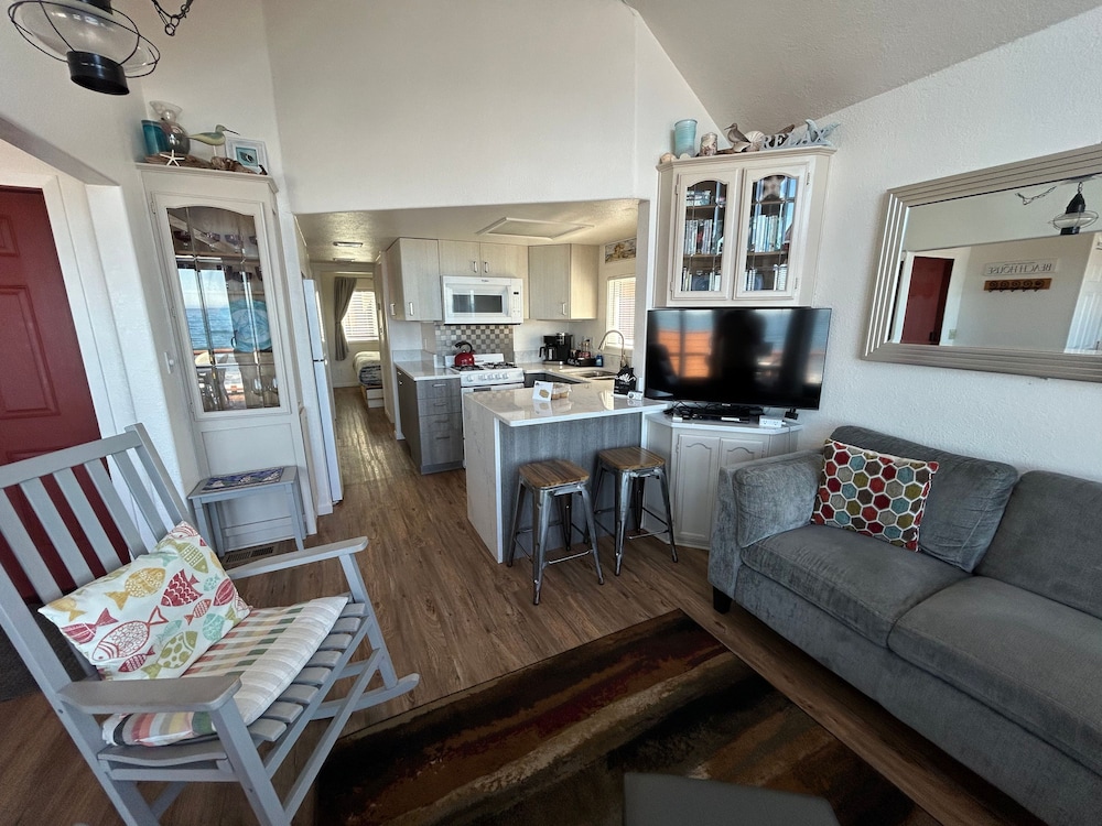 Oceanfront Cabin 10 Jacuzzi Breathtaking Views