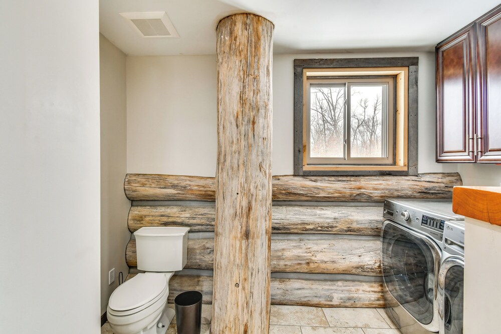 Perfect for Families: Custom-built Harrison Cabin!