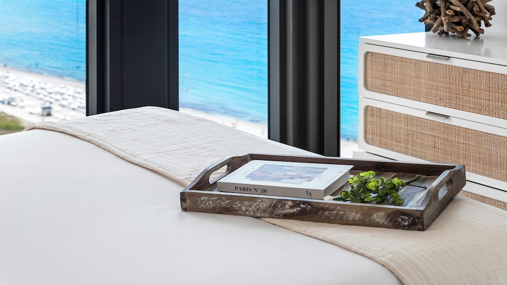 Luxury Vacation Rentals at The Setai by LRMB