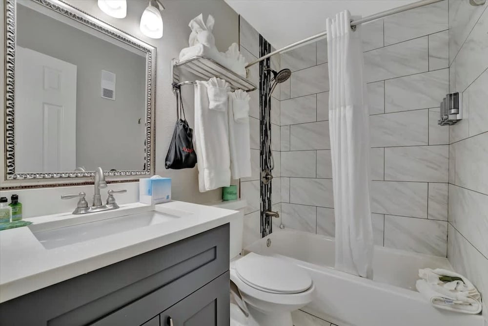 Pearl Suite a Balcony Bayview Suite Htd Pool