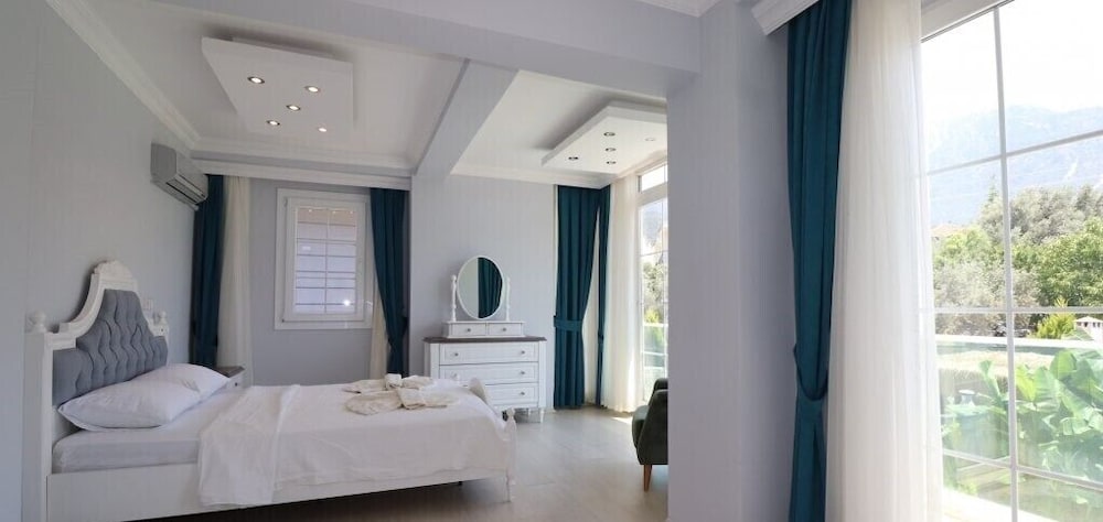 Villa AKD1  by JoyLettings view 5