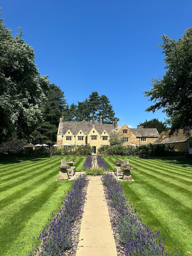 Hotel Charingworth Manor - Image 1