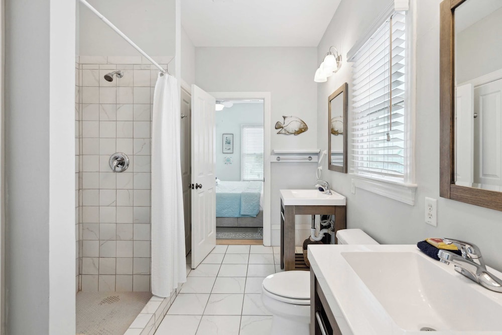 Oceanfront w/ Pool, Panoramic Deck Views, 5bdr Folly Ocean Breeze by Avantstay