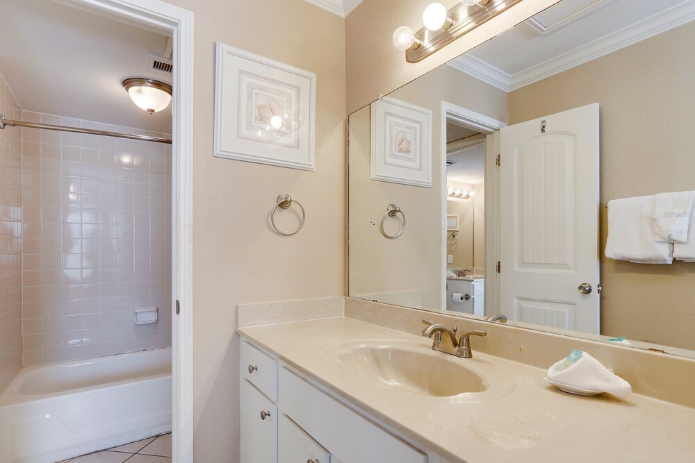 Seascape 1308 2 Bedroom Condo by RedAwning