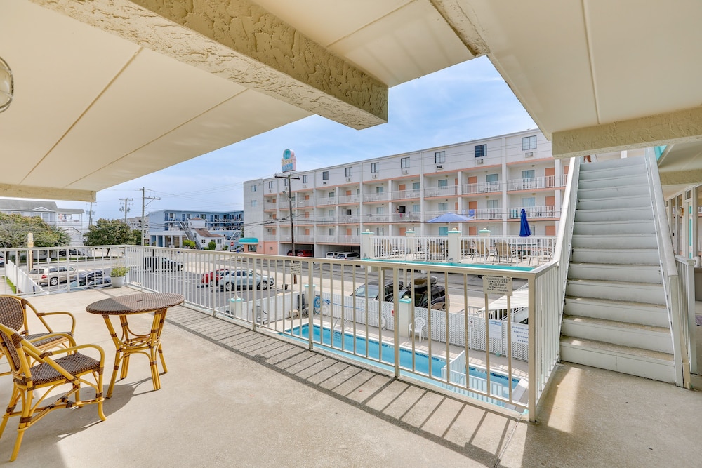 Wildwood Condo w/ Community Pool: Walk to Beach! view 4