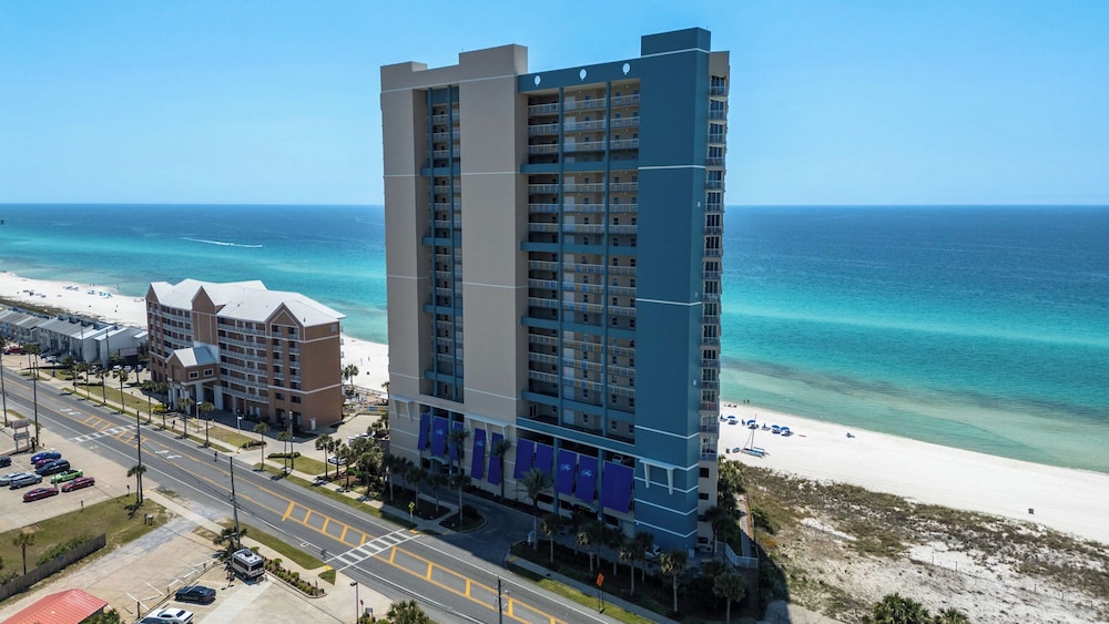 2BR Gulf Front Condo w/ Pool, Gym, Hot Tub + Free Attraction Tickets!