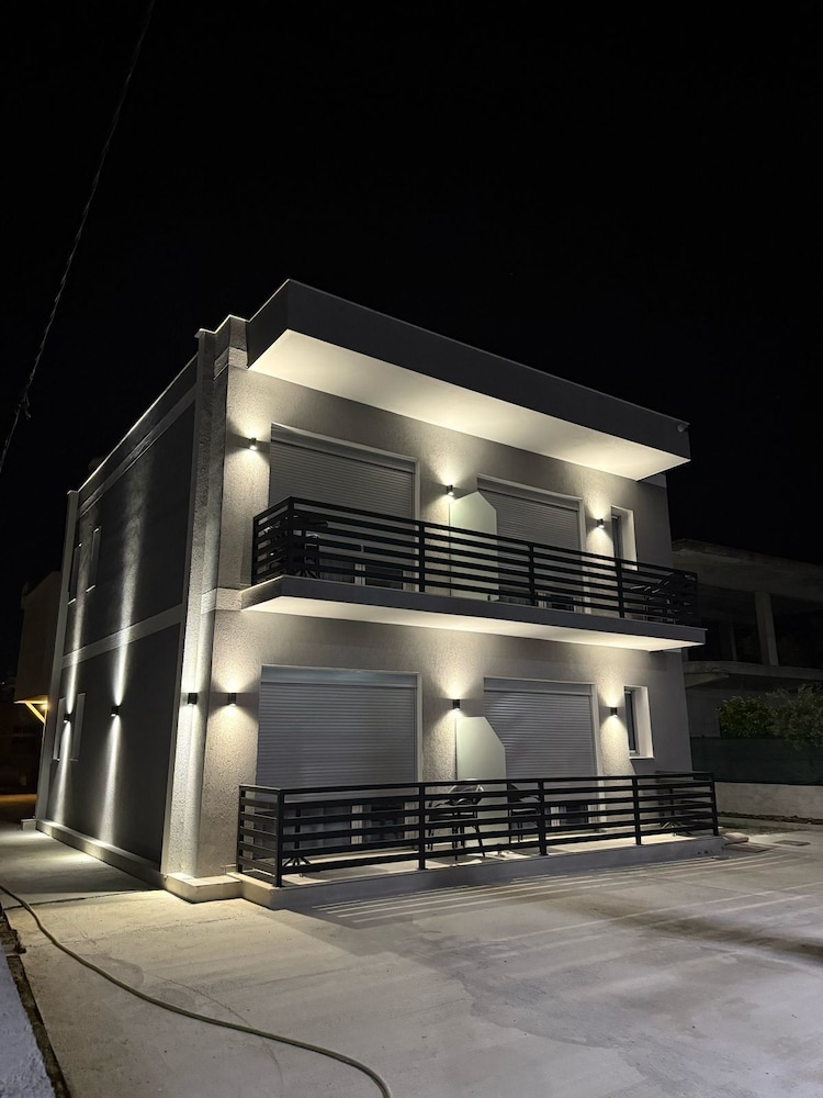 Maison Apartments