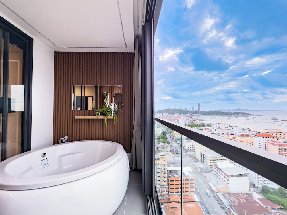 Luxury 2 Bed Room Sea View With Large Bath Tub In Balcony