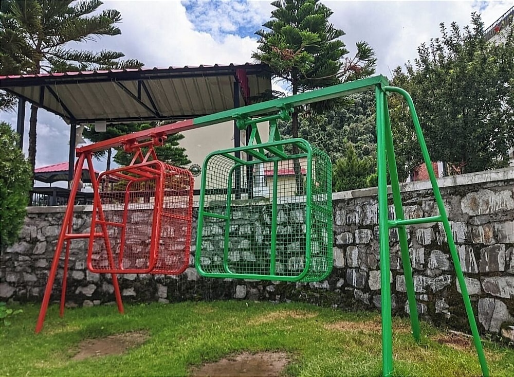 Mist n Meadows Resort