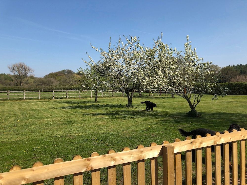 2 Barn Cottages