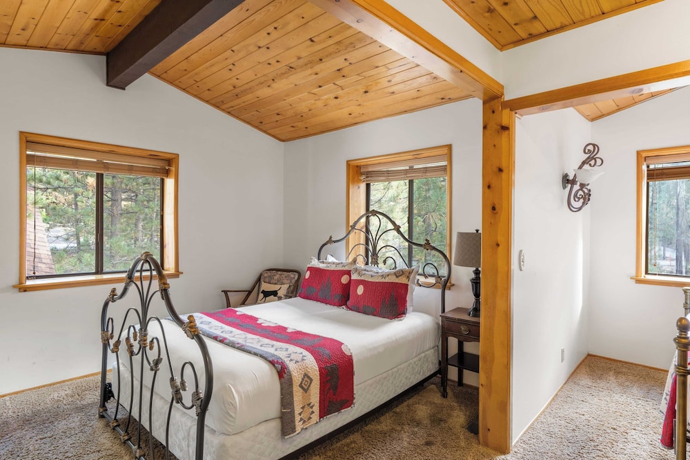 Lakeview Cabin w/ Game Room & Deck Near Ski Slopes & Trails Sleeps 20 Waterview by Avantstay