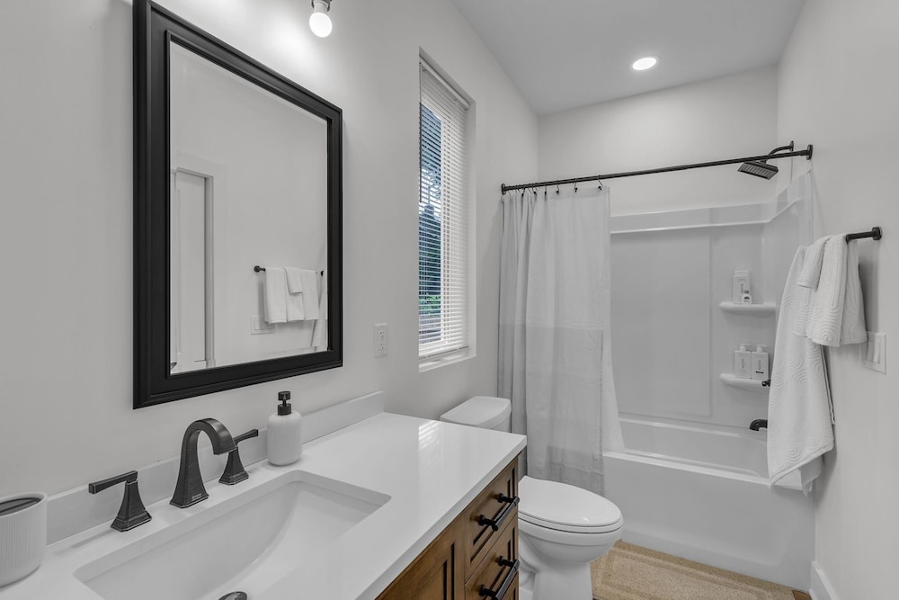 Brand-new 4br Unique Design Near Downtown Indy 4 Bedroom Home
