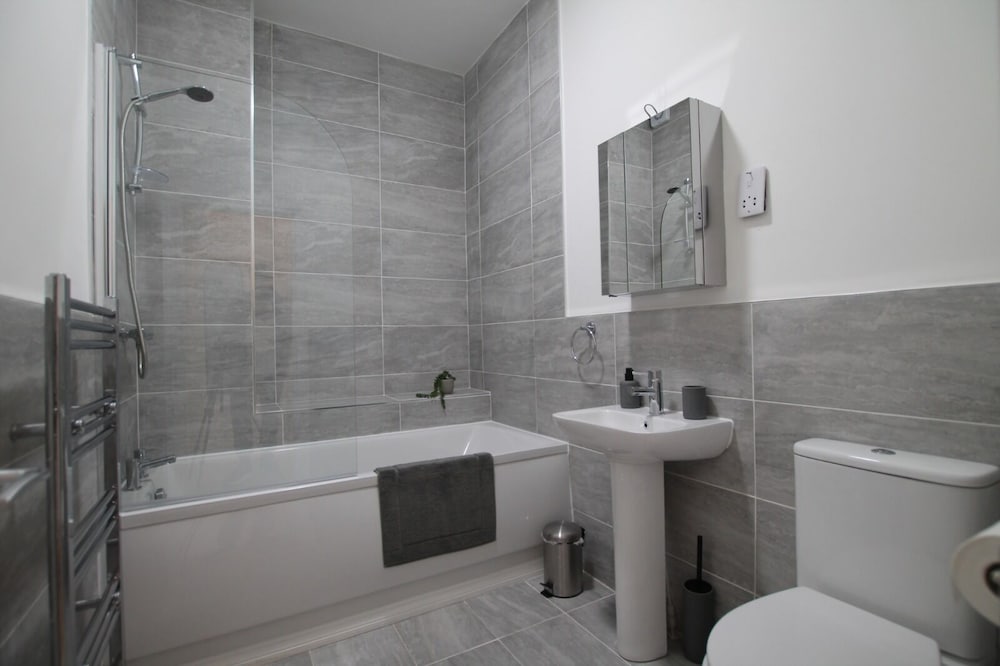 Dundee - 1 Bed - Sleeps 5 - Pet Friendly