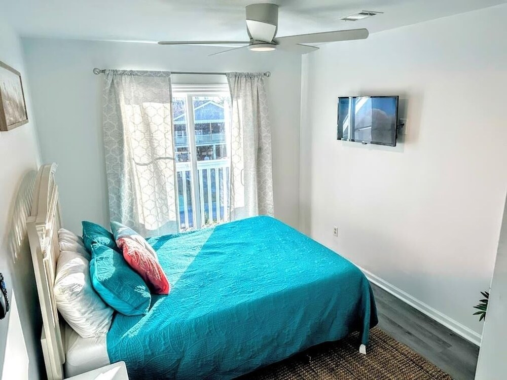 Ah' Frigate 3 Bedroom Home by RedAwning
