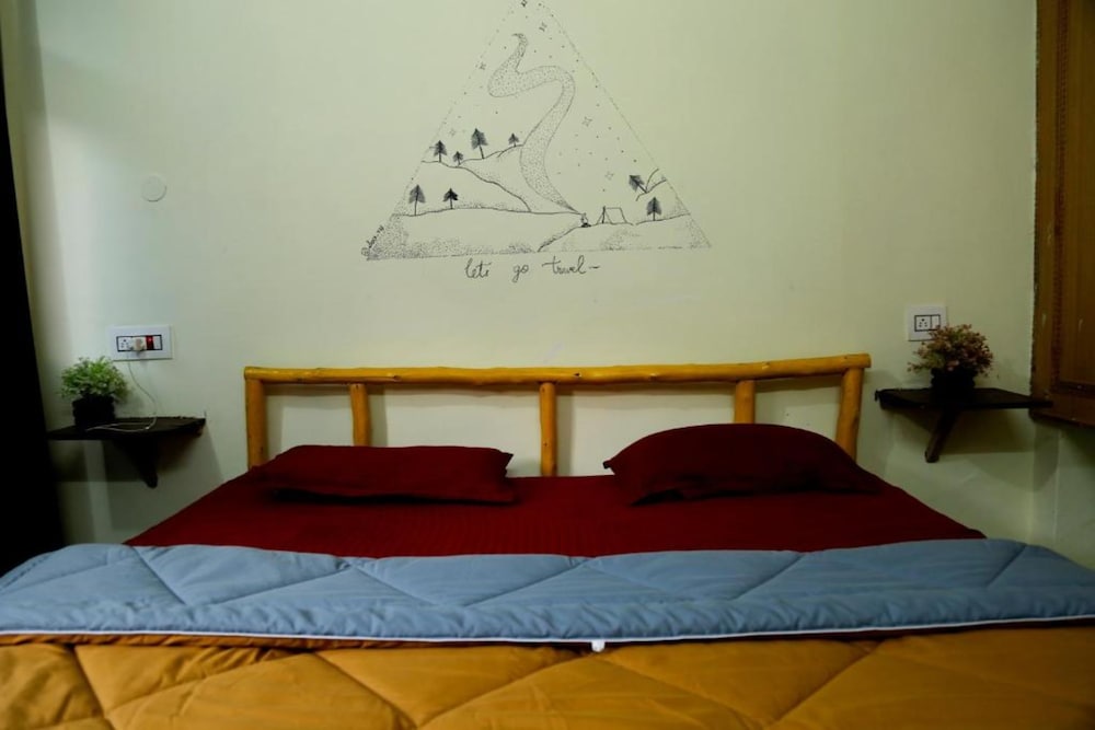 The Hostalgic Jibhi - Hostel view 2