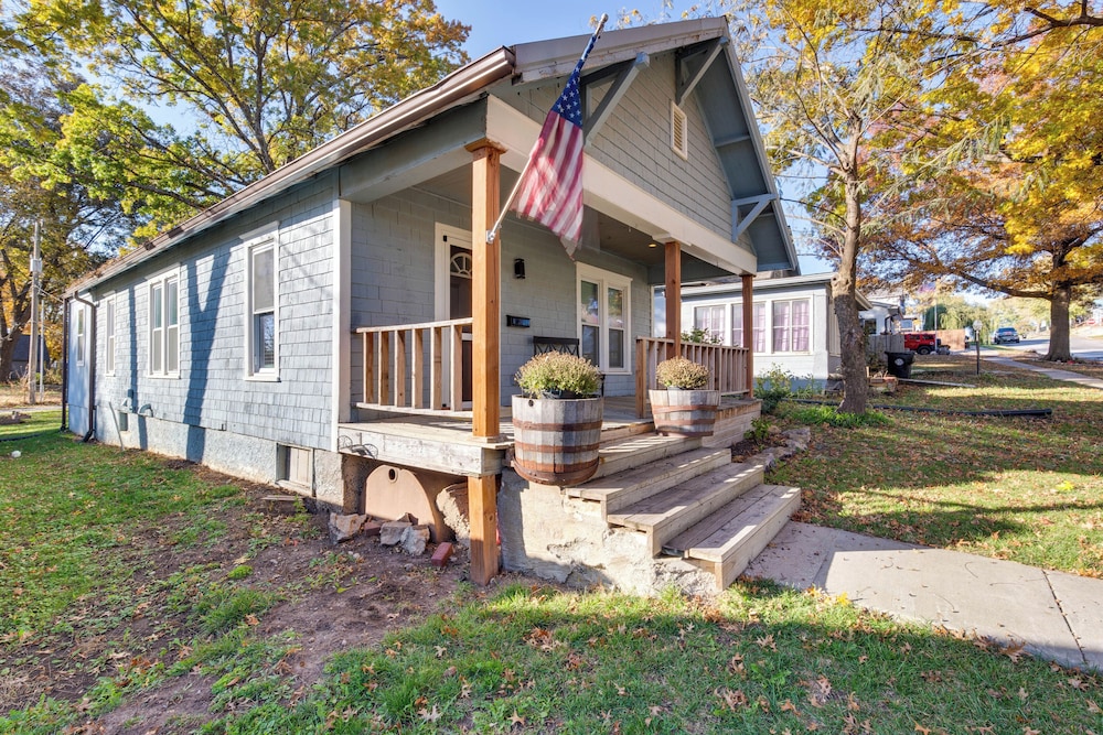 Charming Missouri Home < 1 Mi to Katy Trail!