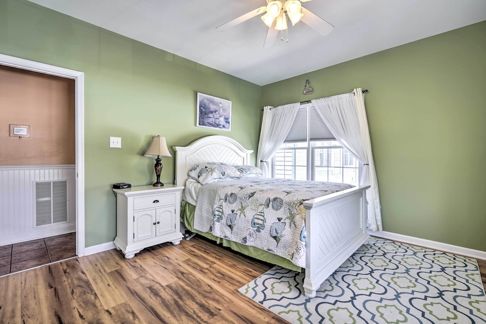 Breezy Wildwood Condo ~ 2 Blocks to Beach!