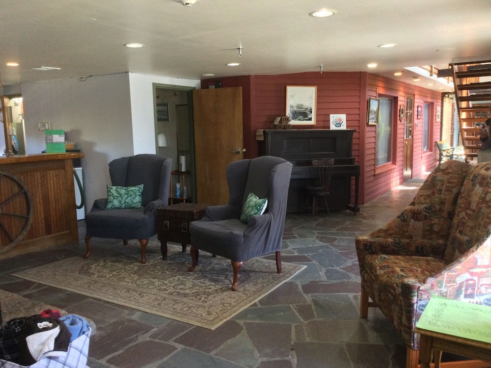 Stagecoach House Inn view 4