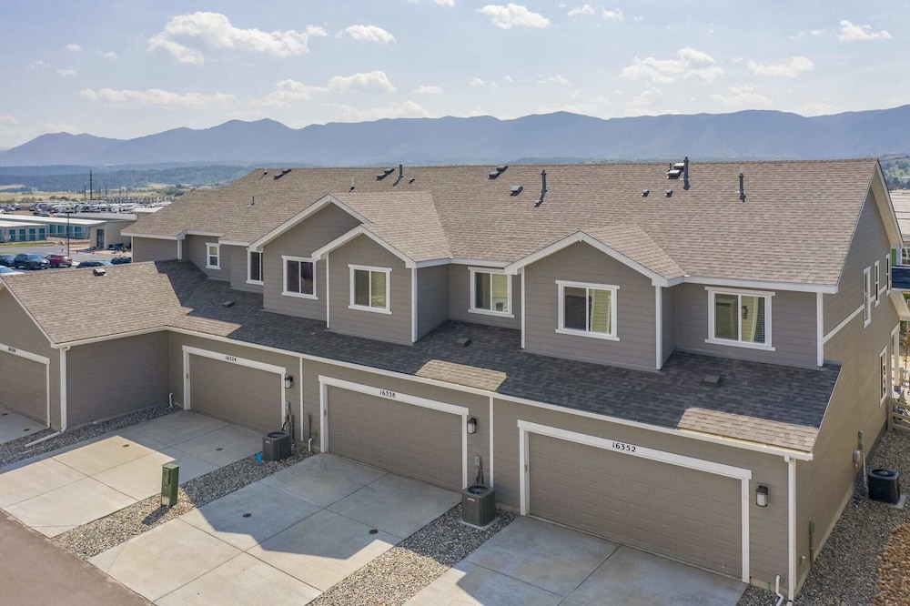 3BD Modern Home Close to Usafa view 4