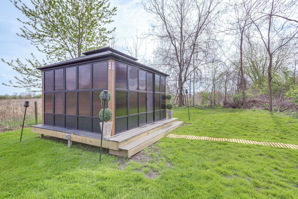 7 Mi to Cedar Point: Retreat w/ Hot Tub & Gazebo