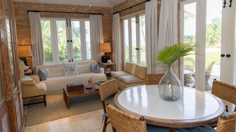 Beehive Harbour Island. Luxury Dream World On The Bay. Private D 5 Bedroom Home