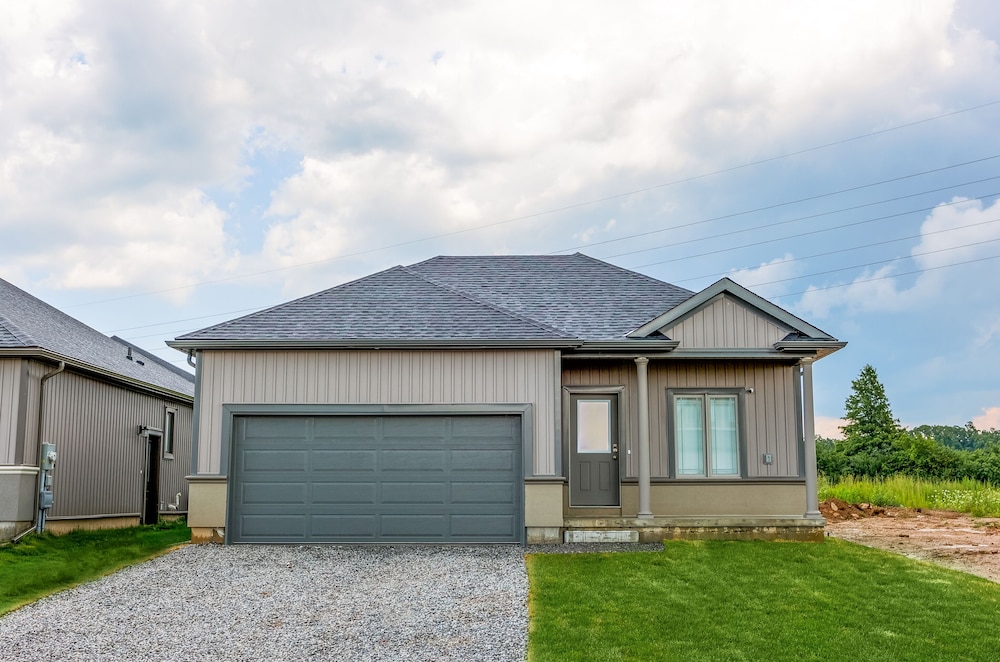 Luxury Bungalow mins Niagara falls & Brock uni