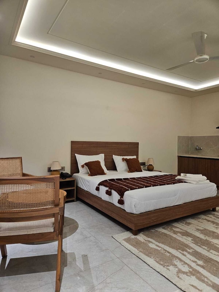 Hotel Dwellr