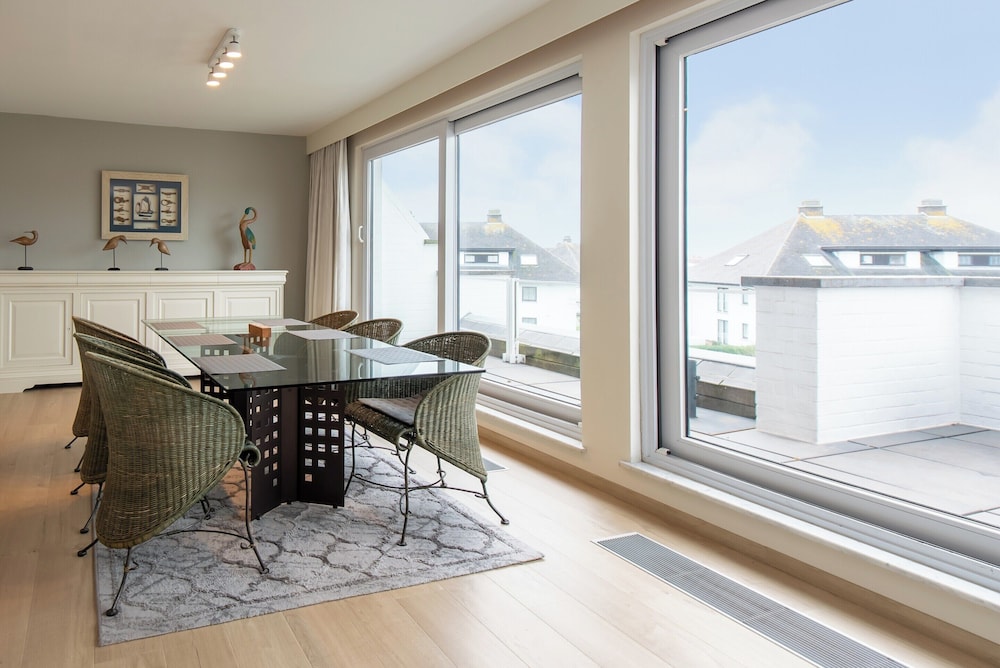 Spacious Apartment With Terrace