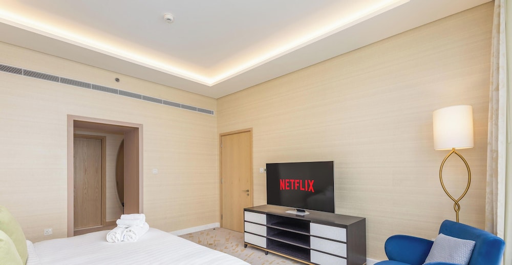 LUX Iconic Views at Palm Tower Suite 6