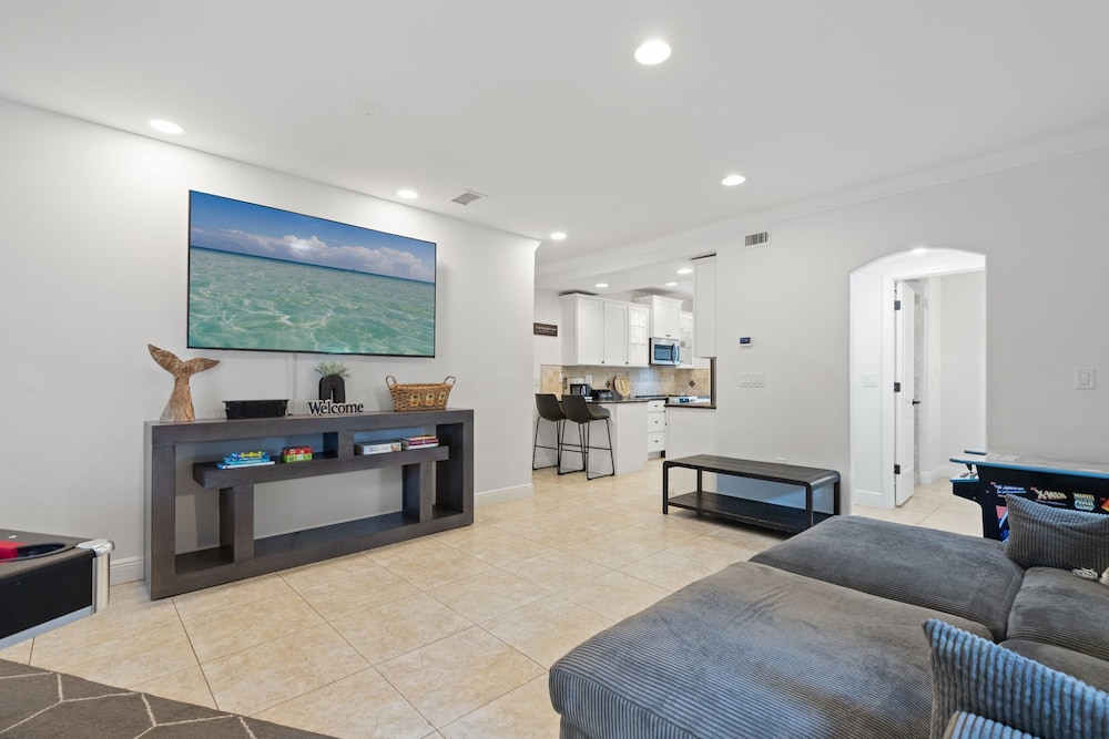 Seas & Greetings! 5BR 4BA House! Elegant Coastal Living Near the Shore