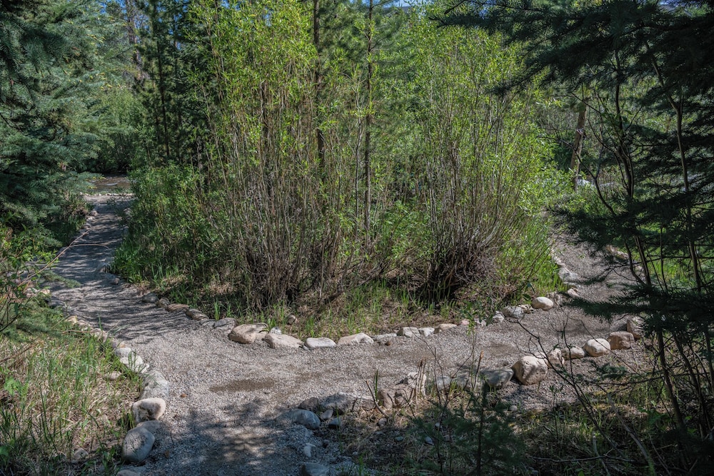 11 Riverwood Drive