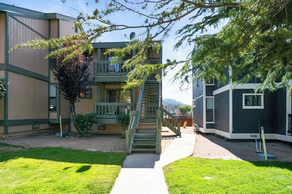 Lakeview Condo