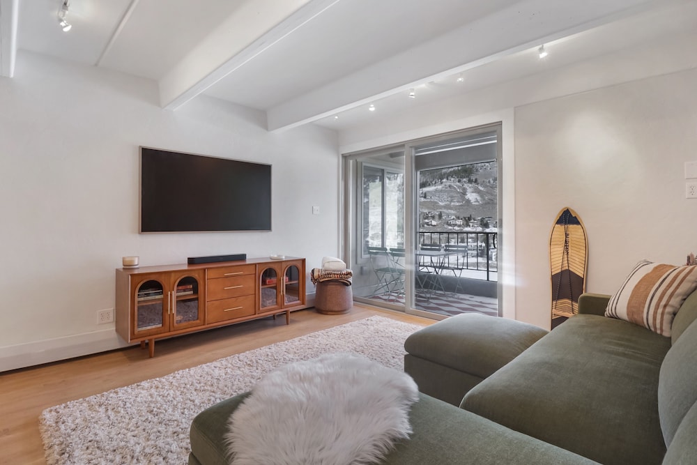 317 Lodge At Lake Dillon 1 Bedroom Condo