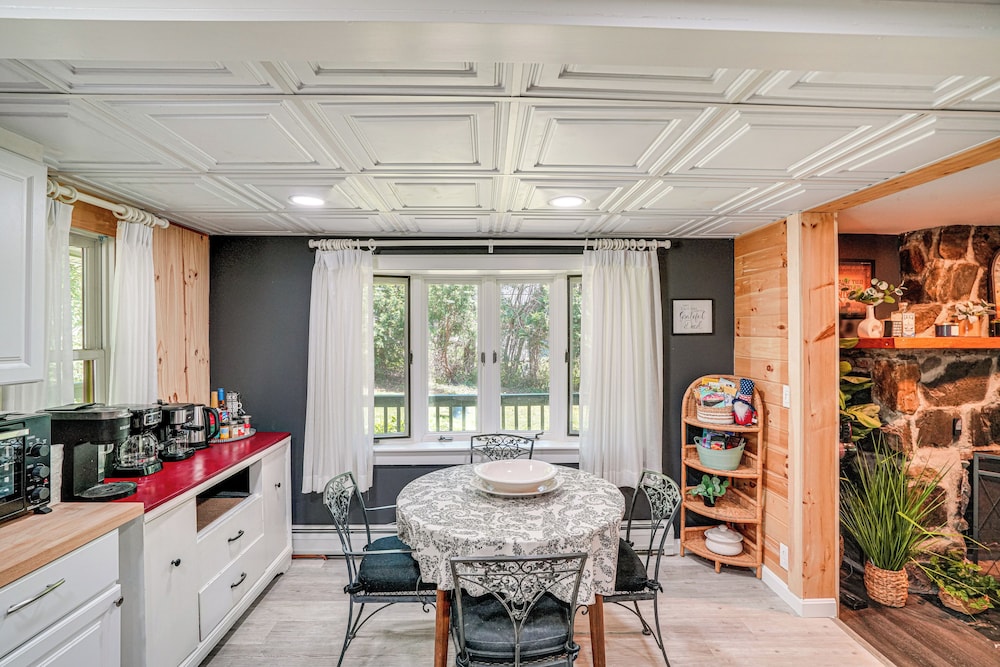 Family-friendly Richmond Cottage w/ Private Yard