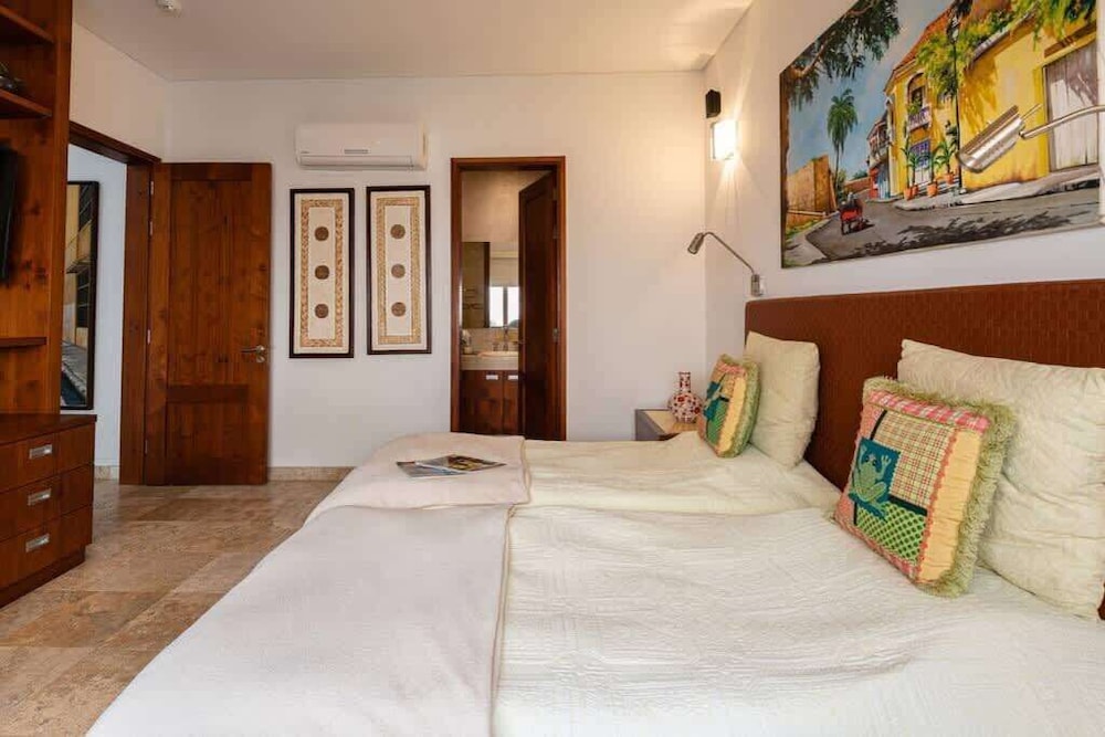 Luxury Apartment– Private Pool & Rooftop Jacuzzi