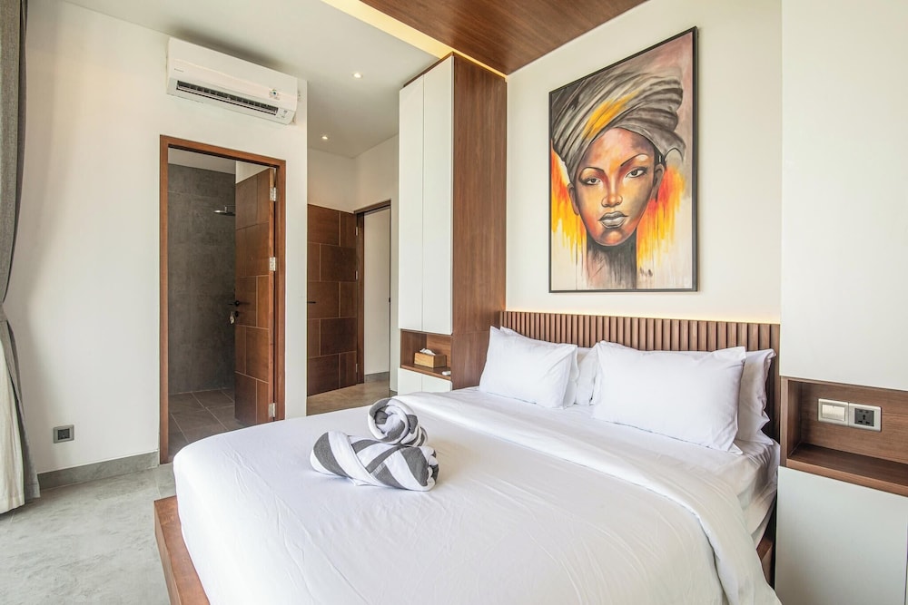 Tropical Elegance 5BR Canggu Villa Near Beach