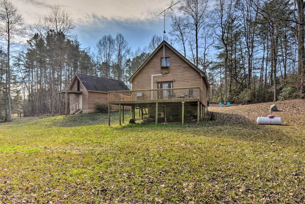 Woodsy Blue Ridge Retreat, 3 Mi to Downtown! view 5
