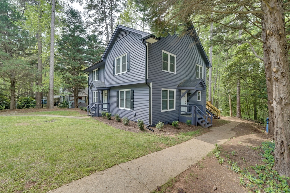 7 Mi to Dtwn Raleigh: Bbq-ready Townhome!