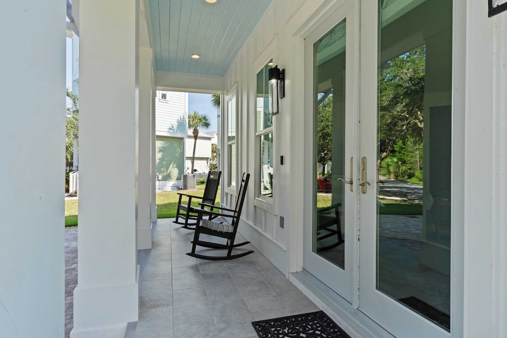 4BR Coastal Retreat w/ Pool, Patio & Games Lagniappe at Blue Mountain
