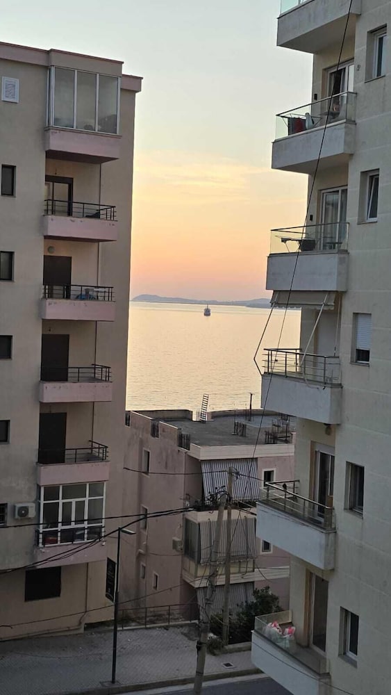 Tirent Apartment - Your Beach Home in Vlorë