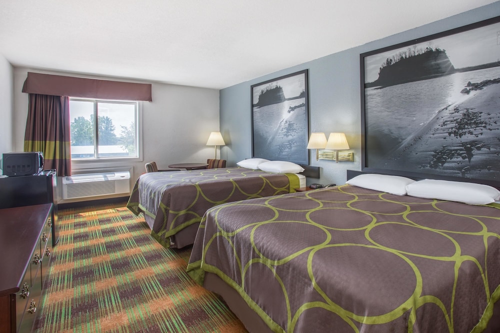 Super 8 by Wyndham Sweet Springs - Property Image 11