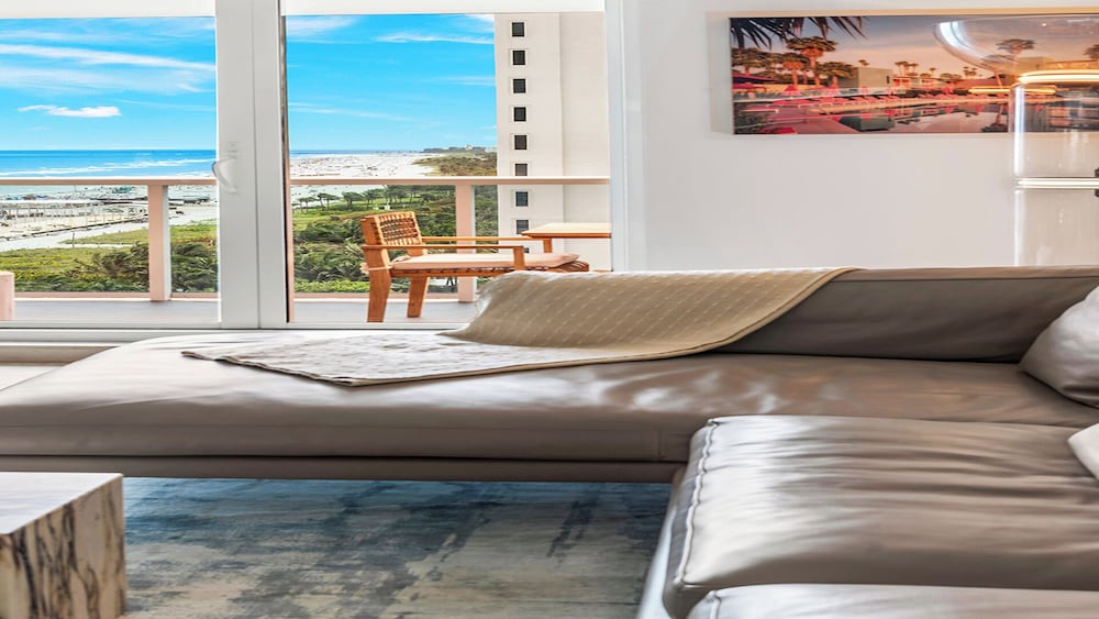 1 Hotel & Homes Private Luxury Suites