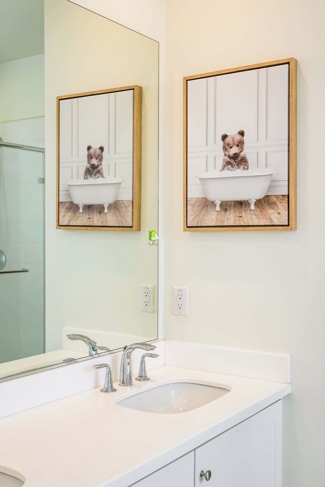 Stylish 3BR Irvine Oasis Family Friendly w Garage